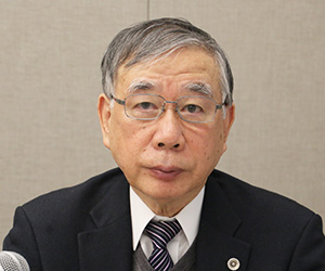 川人氏